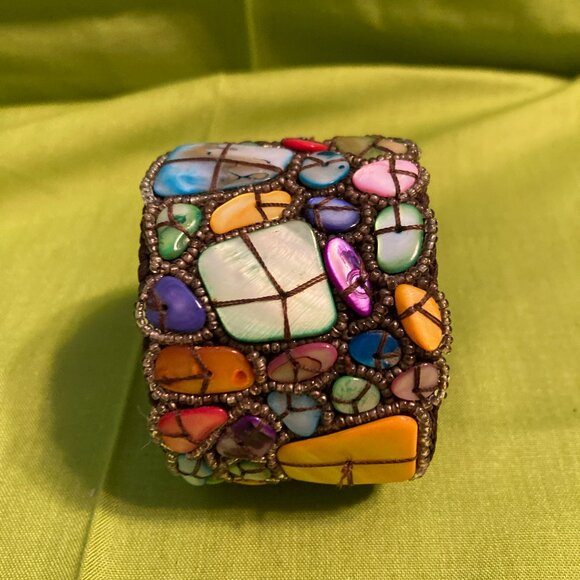 Vintage Crocheted Mosaic Mother of Pearl and beaded Cuff/Bracelet - Picture 3 of 4